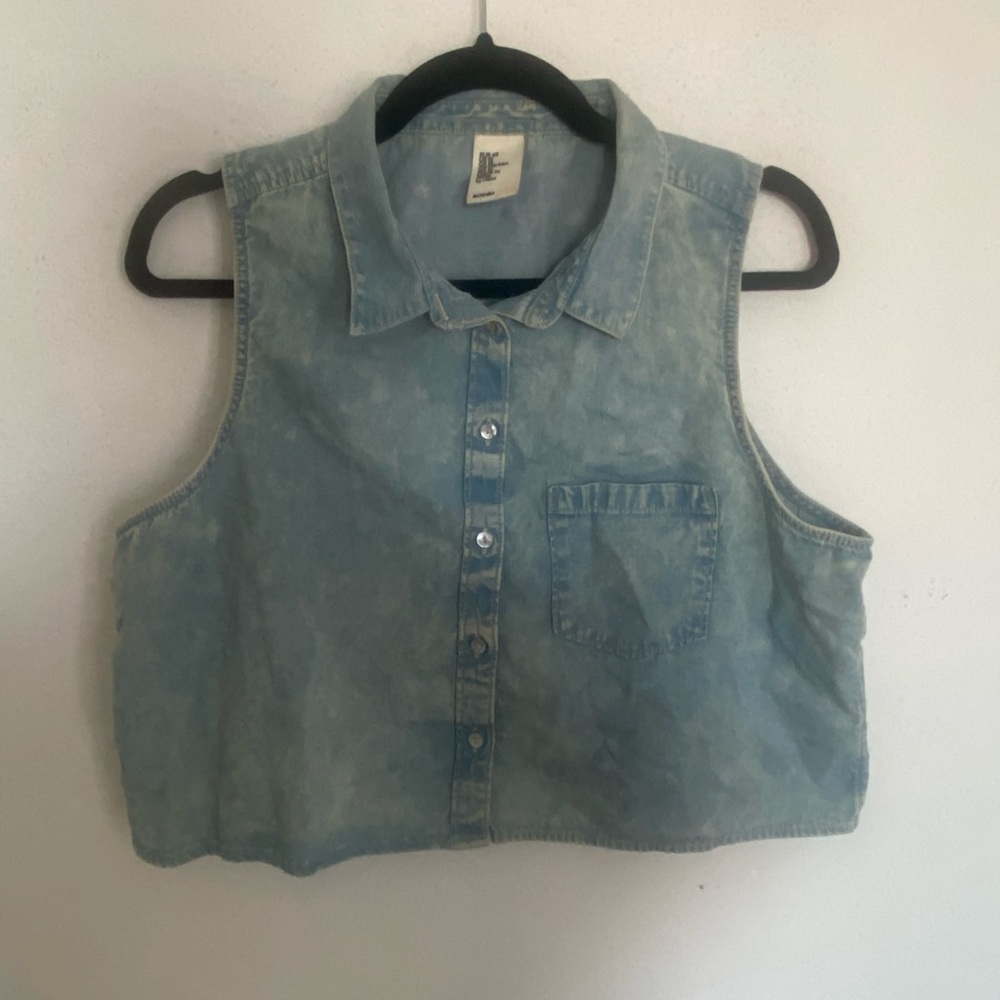 H&M Women’s Sleeveless Denim Button Front Crop Top Size 12 Blue Acid Wash